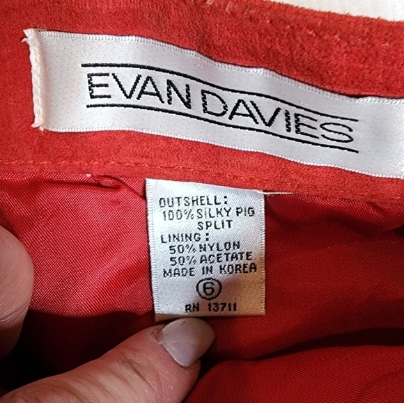 Evan Davies Leather Red Suede skirt. Vintage size 6. Runs small - Picture 3 of 16
